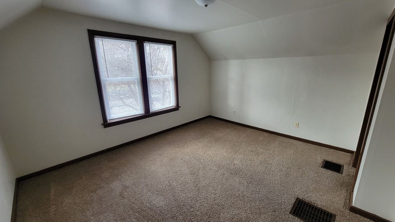 1168 1/2 Shawano Ave - Photo 7 of 10