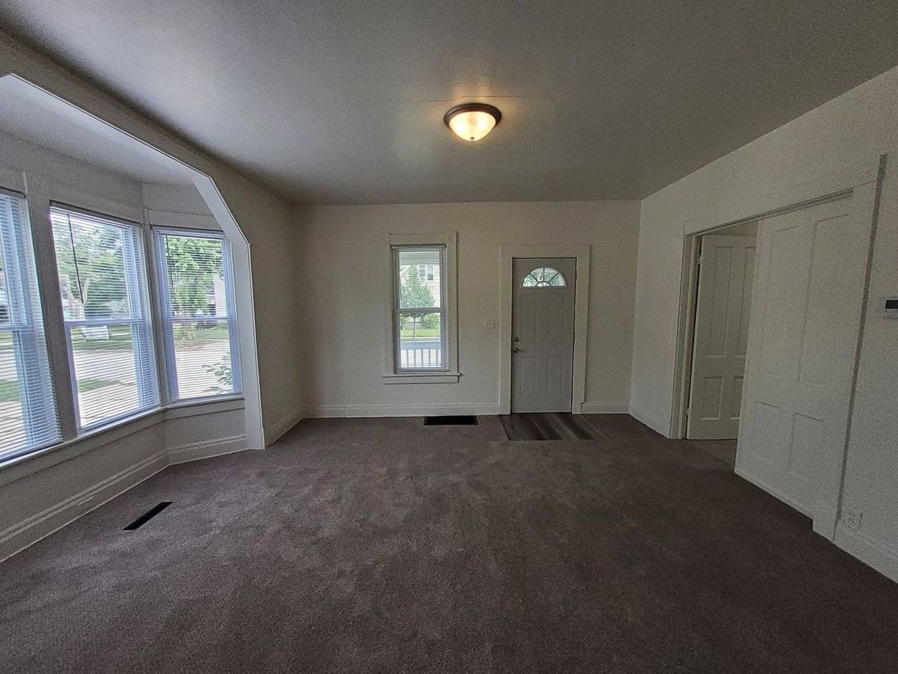 525 W 5th St - Photo 5 of 16