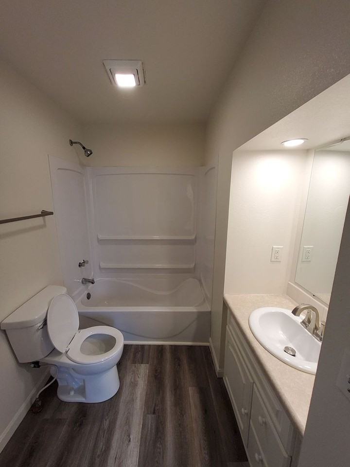 525 W 5th St - Photo 6 of 16