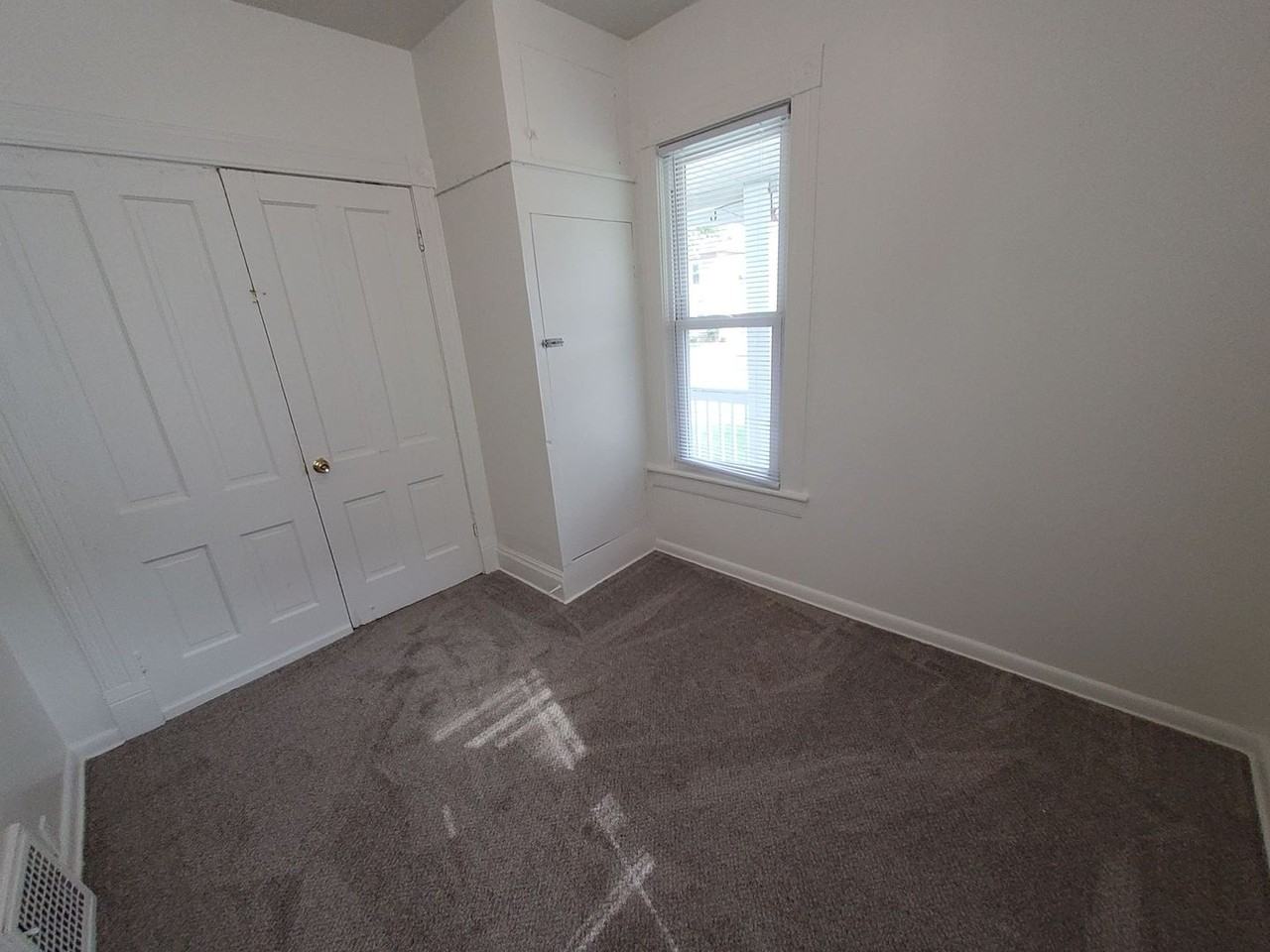 525 W 5th St - Photo 7 of 16