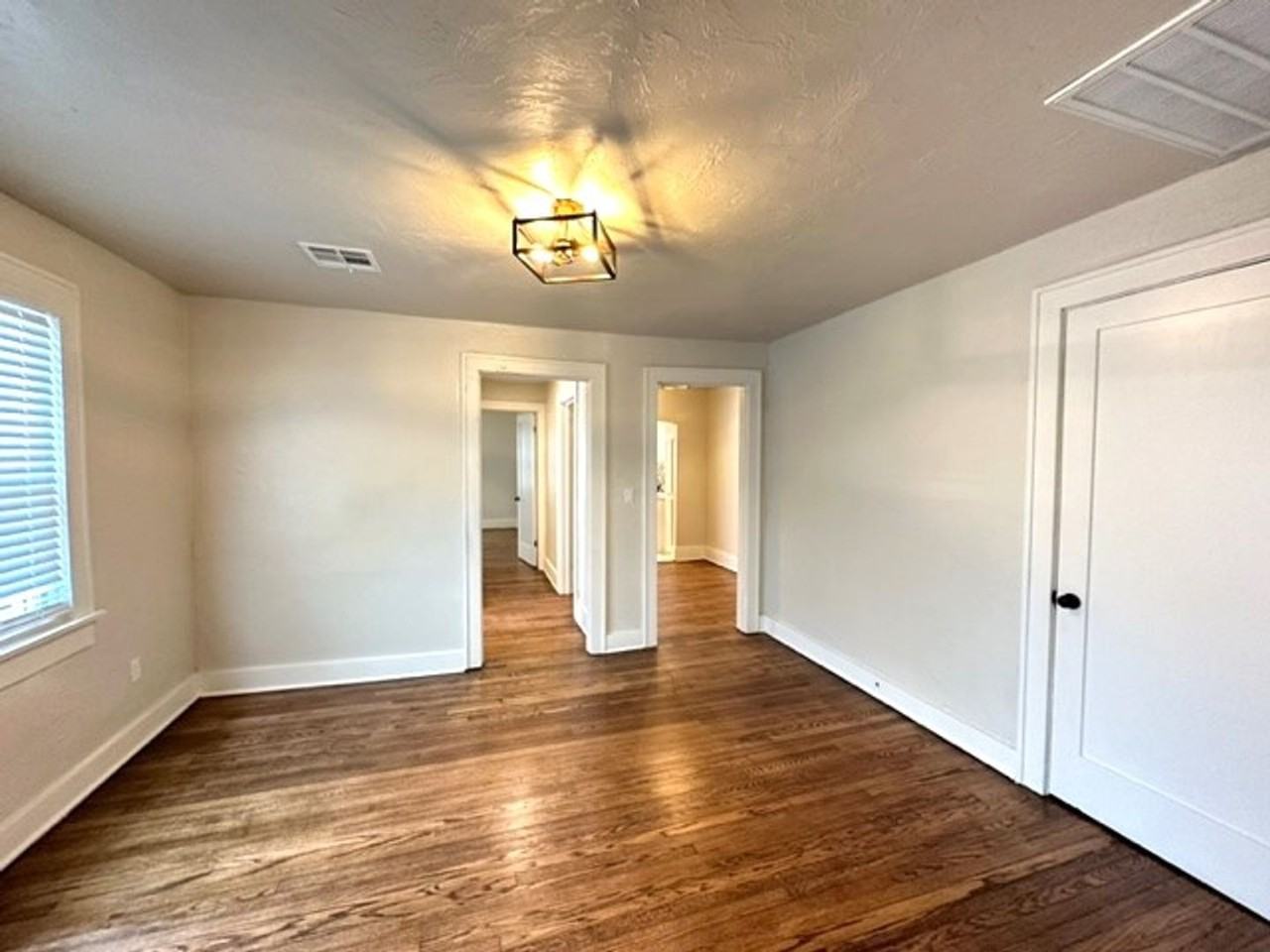 2907 Nw 19th St - Photo 4 of 14