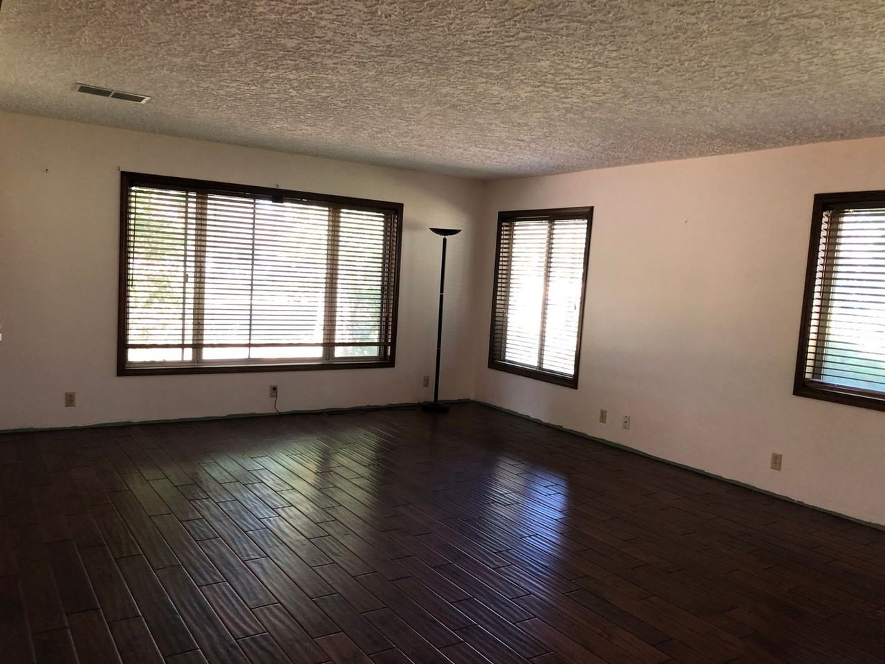 712 Chinook Cir - Photo 3 of 6