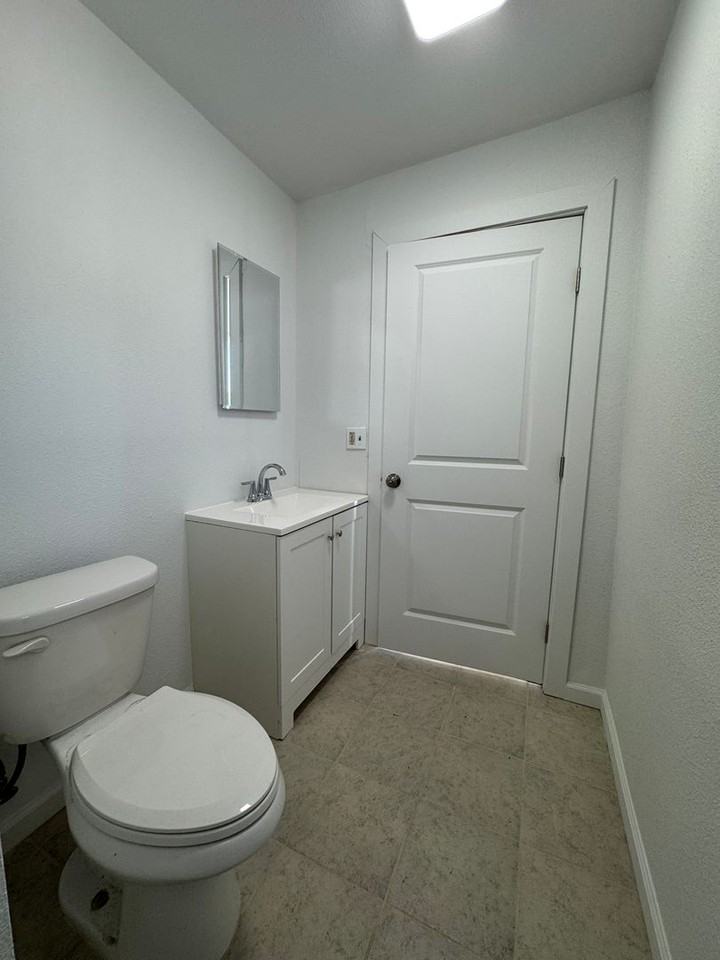 462 Delhi Ave - Photo 4 of 13