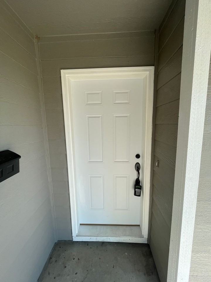 479 Broad St S - Photo 2 of 30