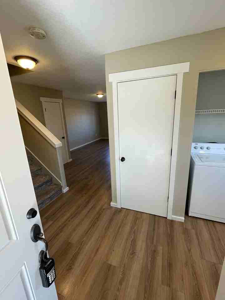 479 Broad St S - Photo 3 of 30