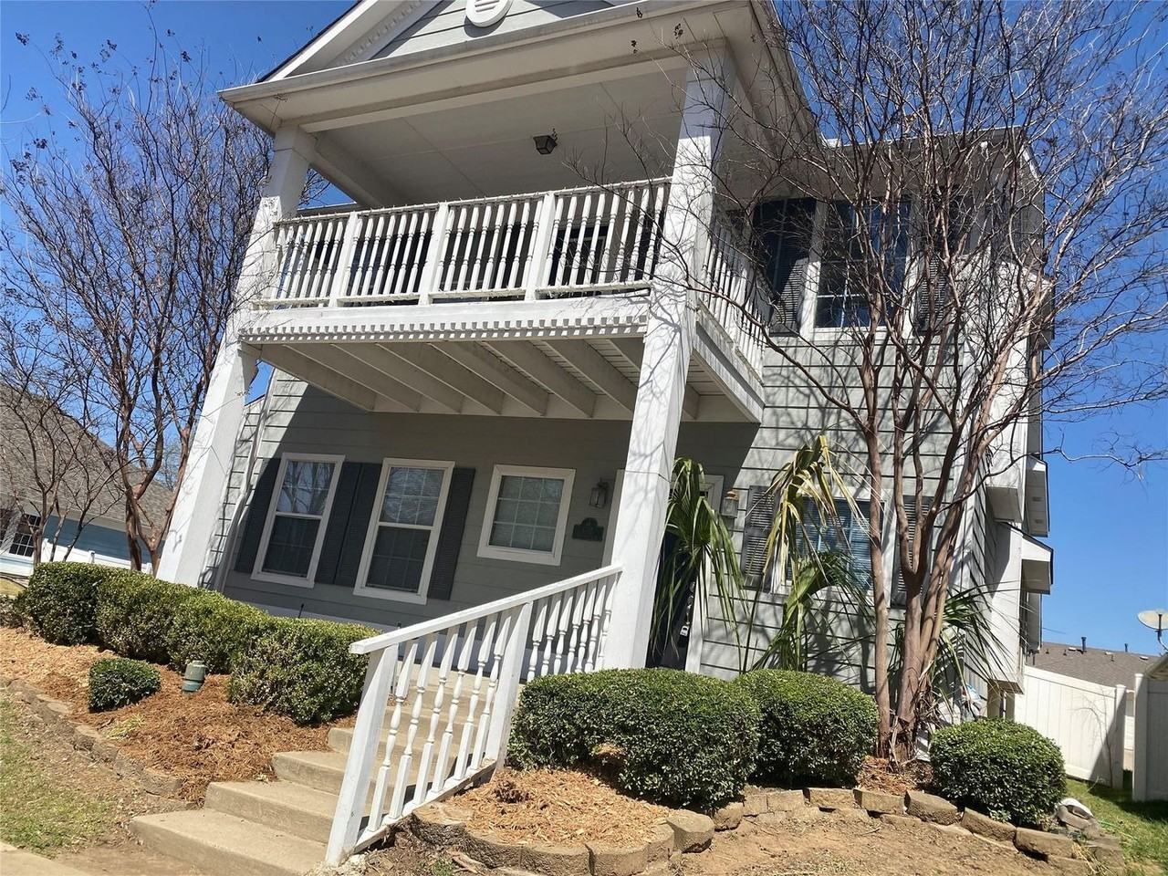 1717 Forsythe Dr - Photo 3 of 19