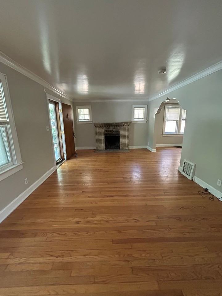 5345 Charlotte St - Photo 2 of 18