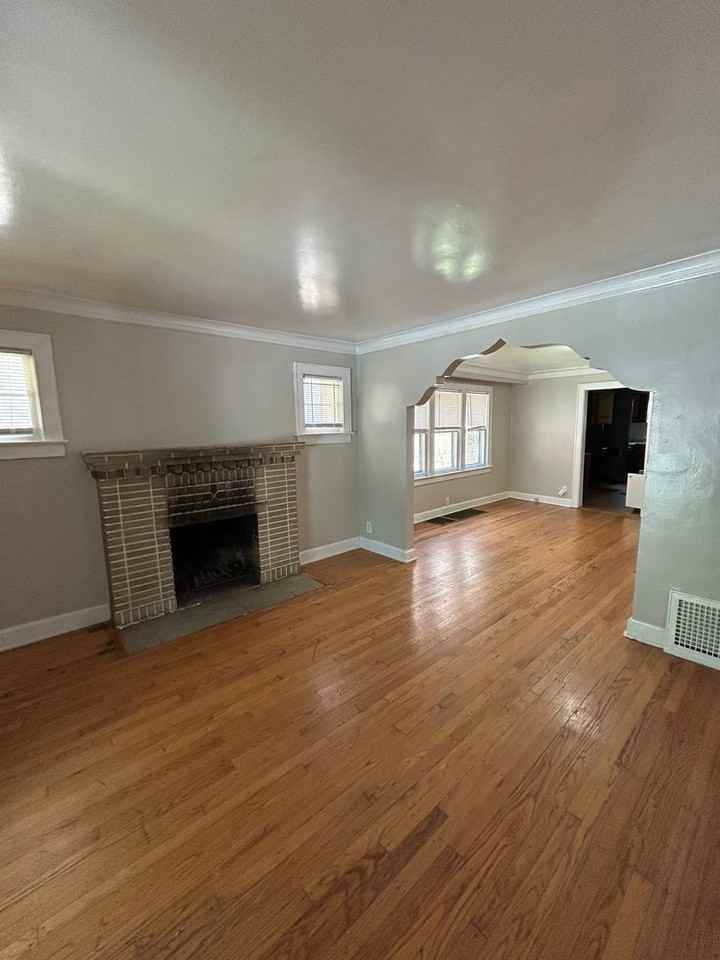 5345 Charlotte St - Photo 3 of 18