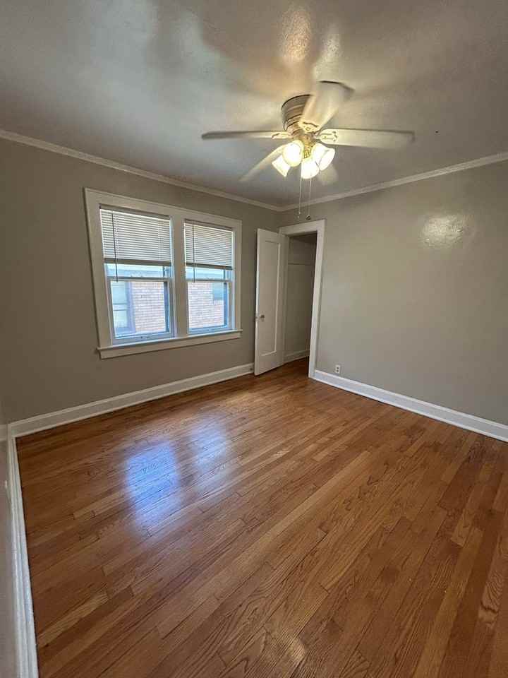 5345 Charlotte St - Photo 4 of 18