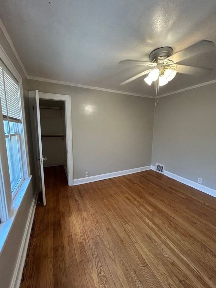 5345 Charlotte St - Photo 5 of 18