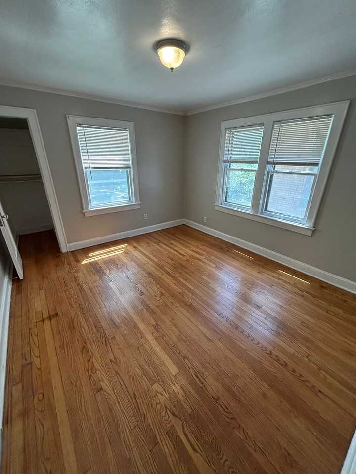 5345 Charlotte St - Photo 7 of 18