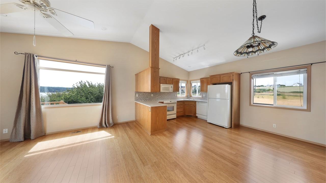 783 Holbrook Rd - Photo 2 of 23