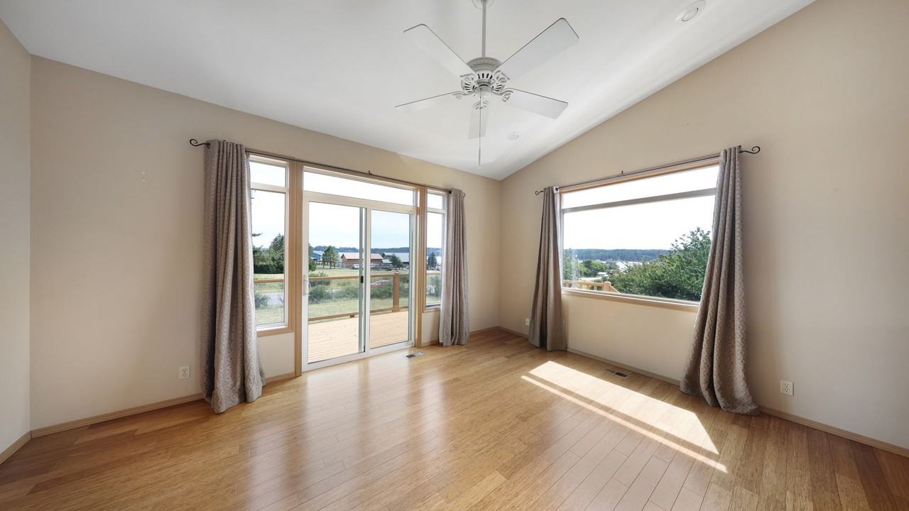 783 Holbrook Rd - Photo 3 of 23