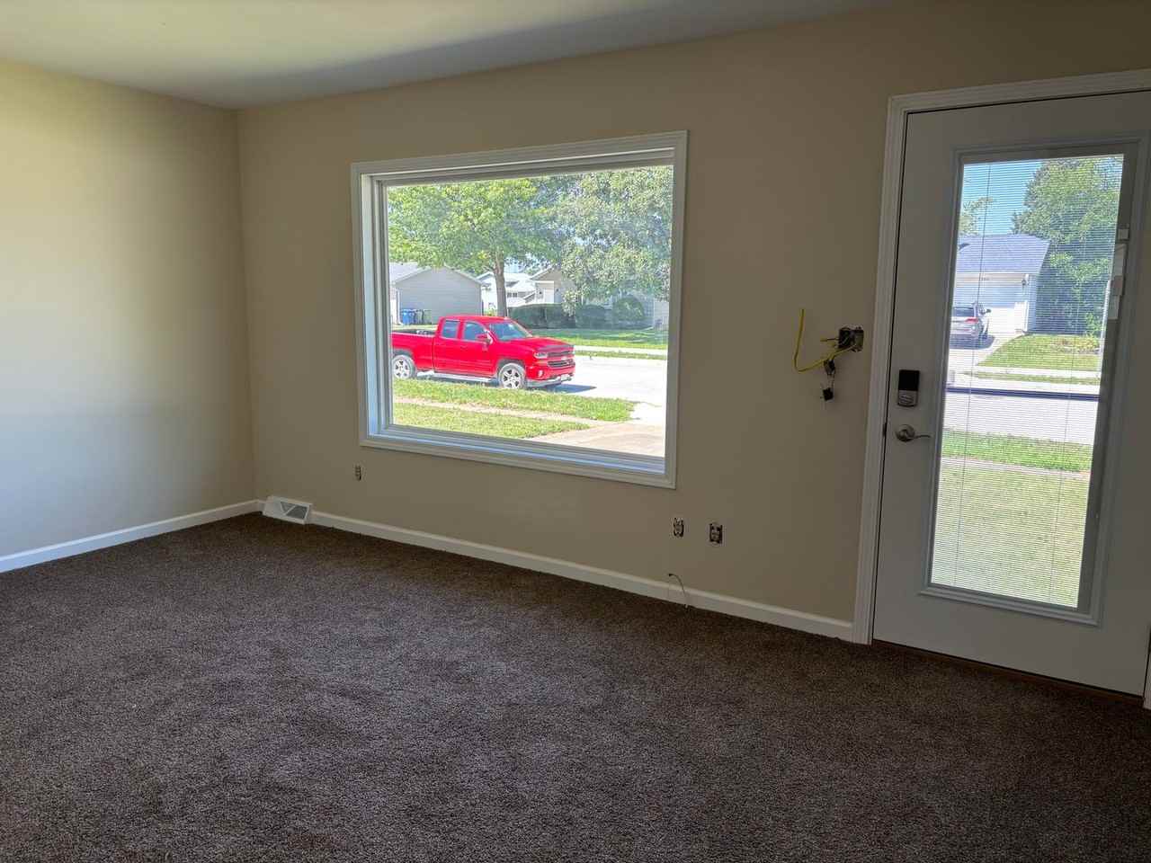 1351 Springdale Dr - Photo 3 of 12