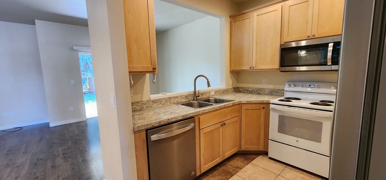 230 E Milton St - Photo 2 of 32