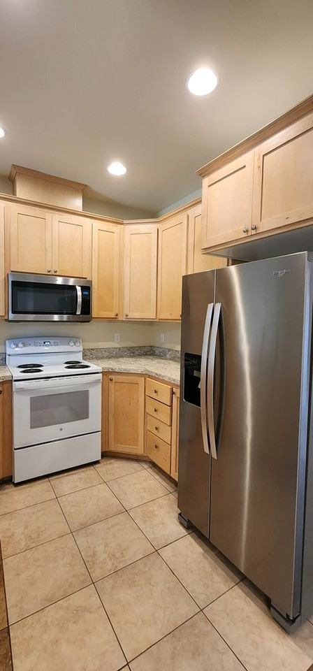 230 E Milton St - Photo 6 of 32