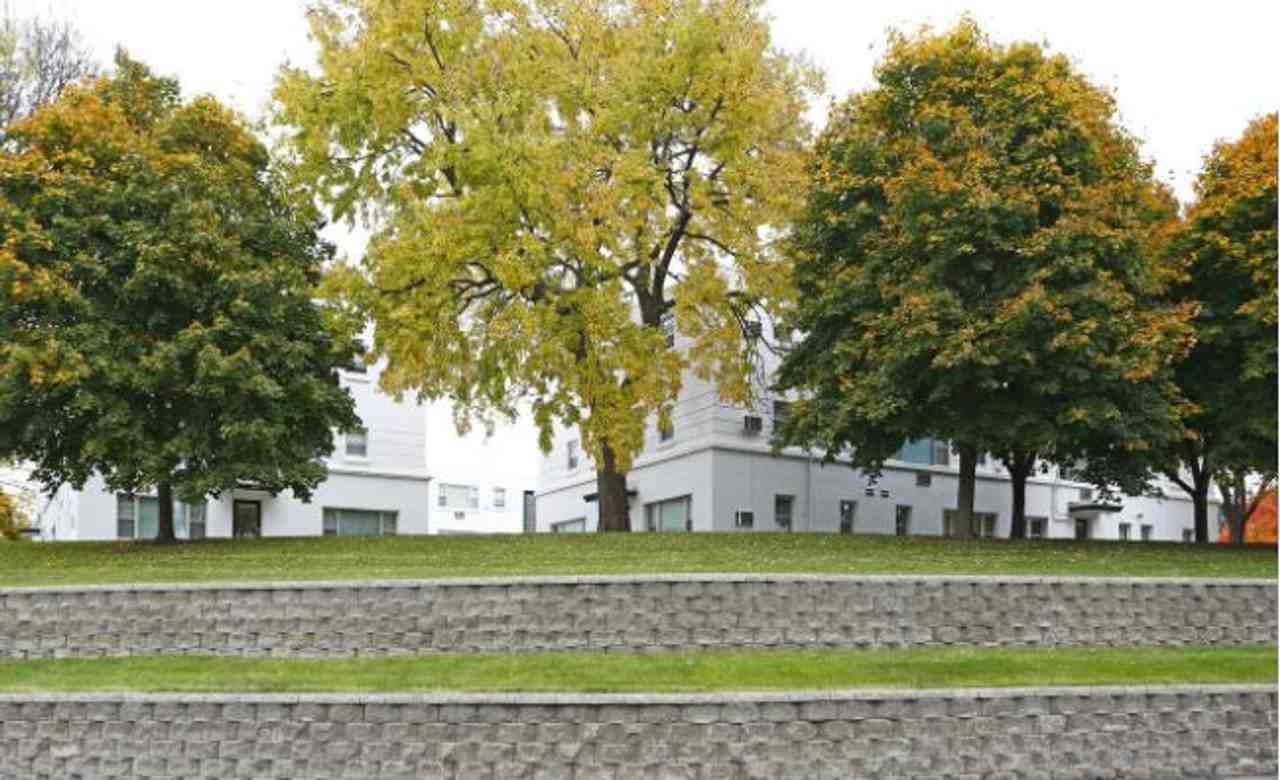 Welcome to Kenwood Manor Apartments – Tucked Away in the Heart of Sioux Falls - Photo 4 of 11