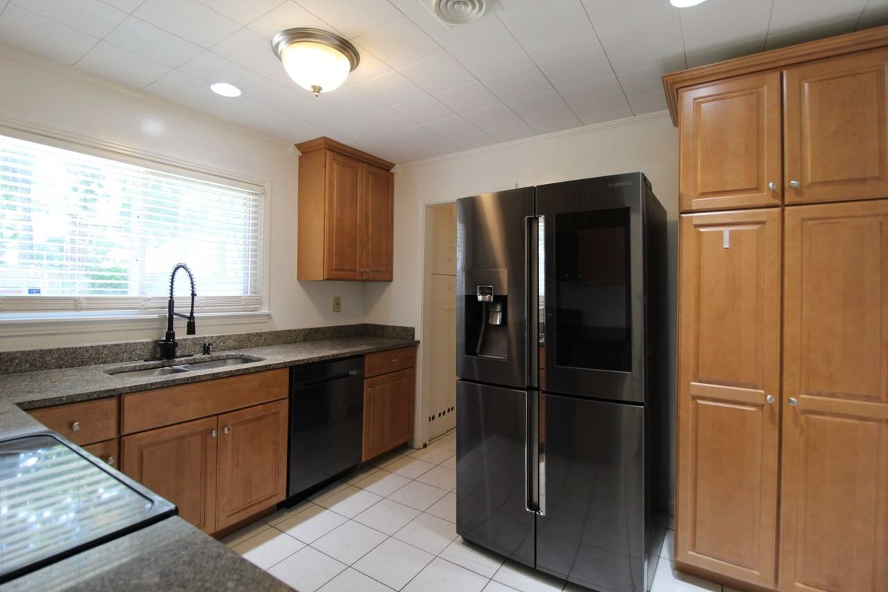 2206 Somerset Dr - Photo 6 of 14