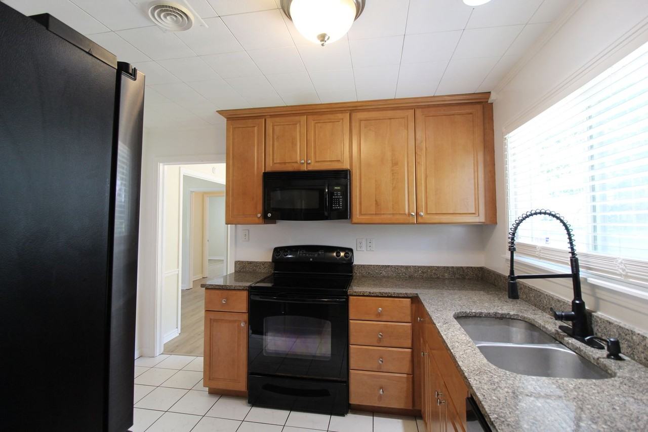 2206 Somerset Dr - Photo 7 of 14