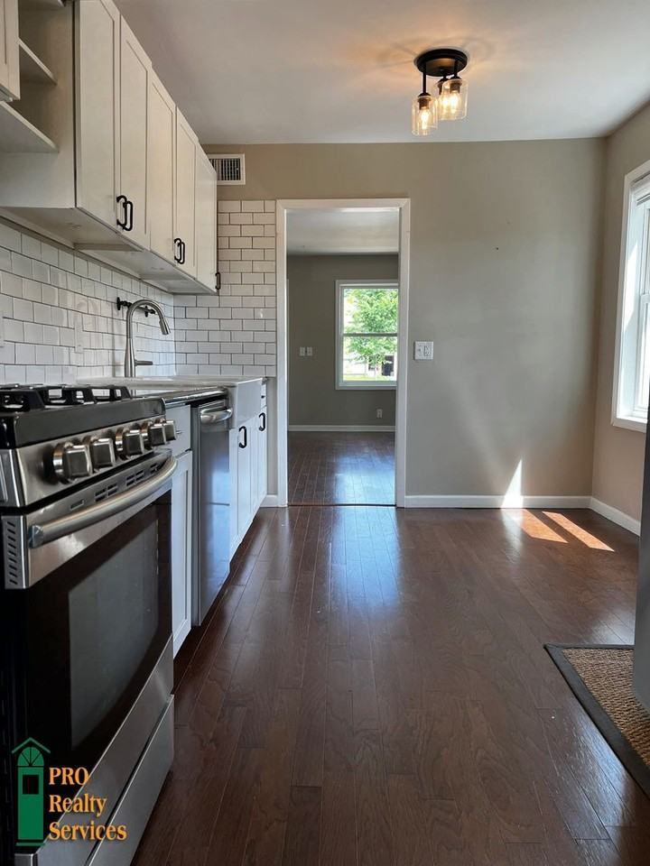 3146 Utah Ave S - Photo 3 of 26