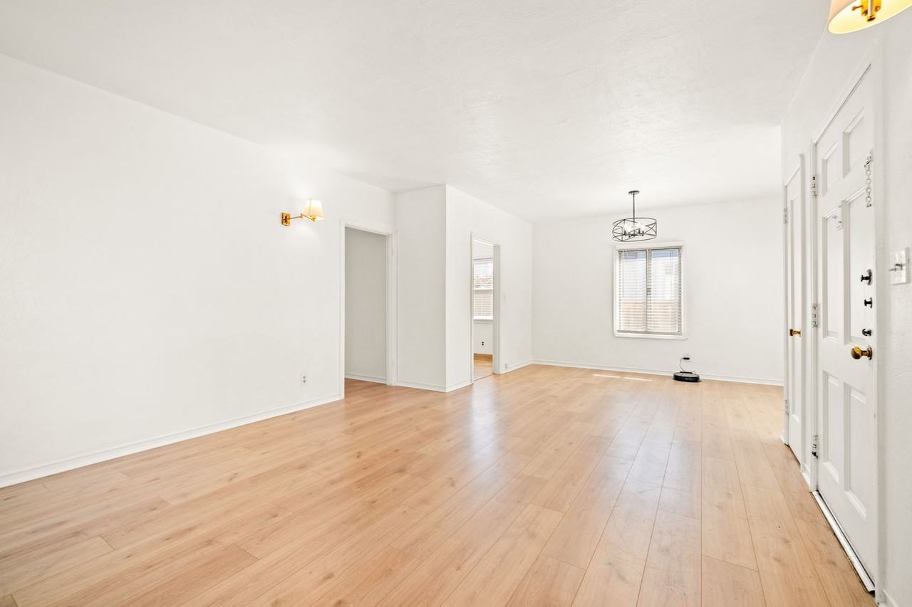 2307 109th Ave - Photo 5 of 39