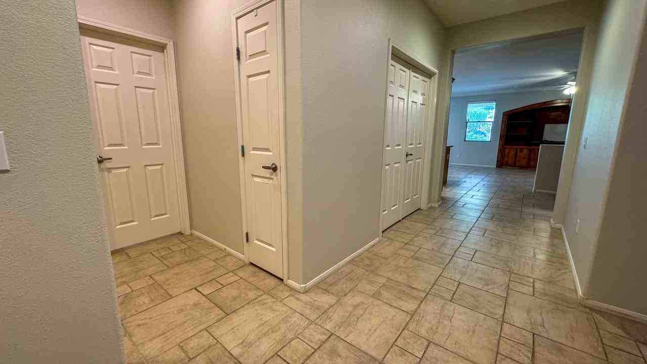 2423 Taragato Ave - Photo 3 of 39