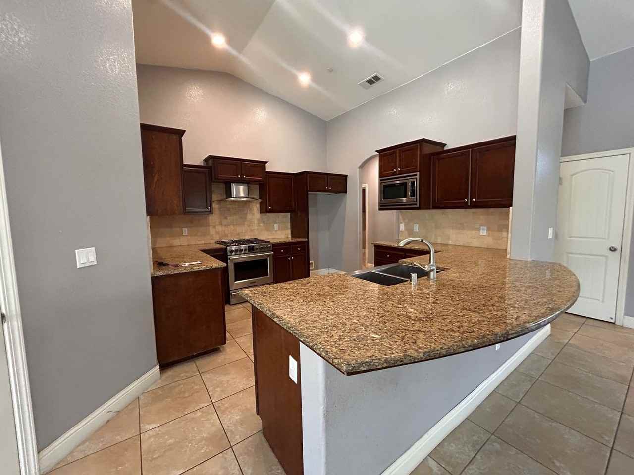 3821 W Vine Ave - Photo 2 of 17