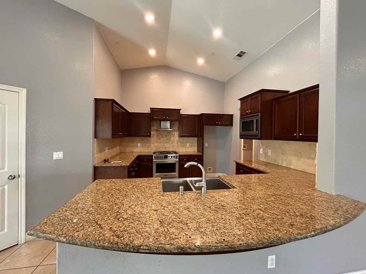 3821 W Vine Ave - Photo 3 of 17