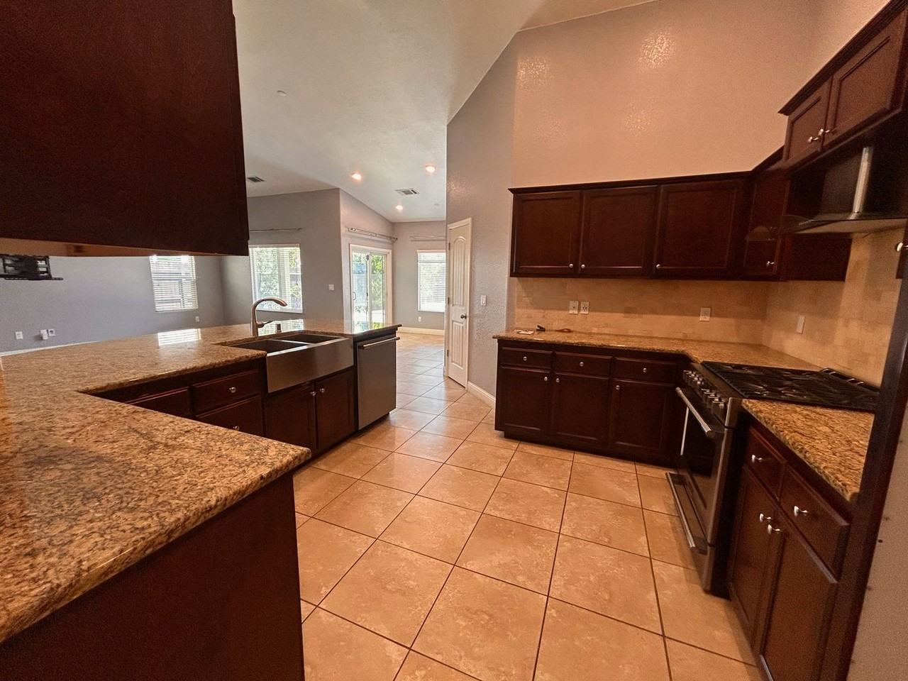 3821 W Vine Ave - Photo 4 of 17