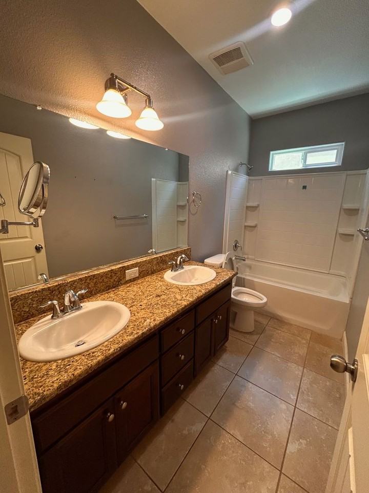 3821 W Vine Ave - Photo 7 of 17