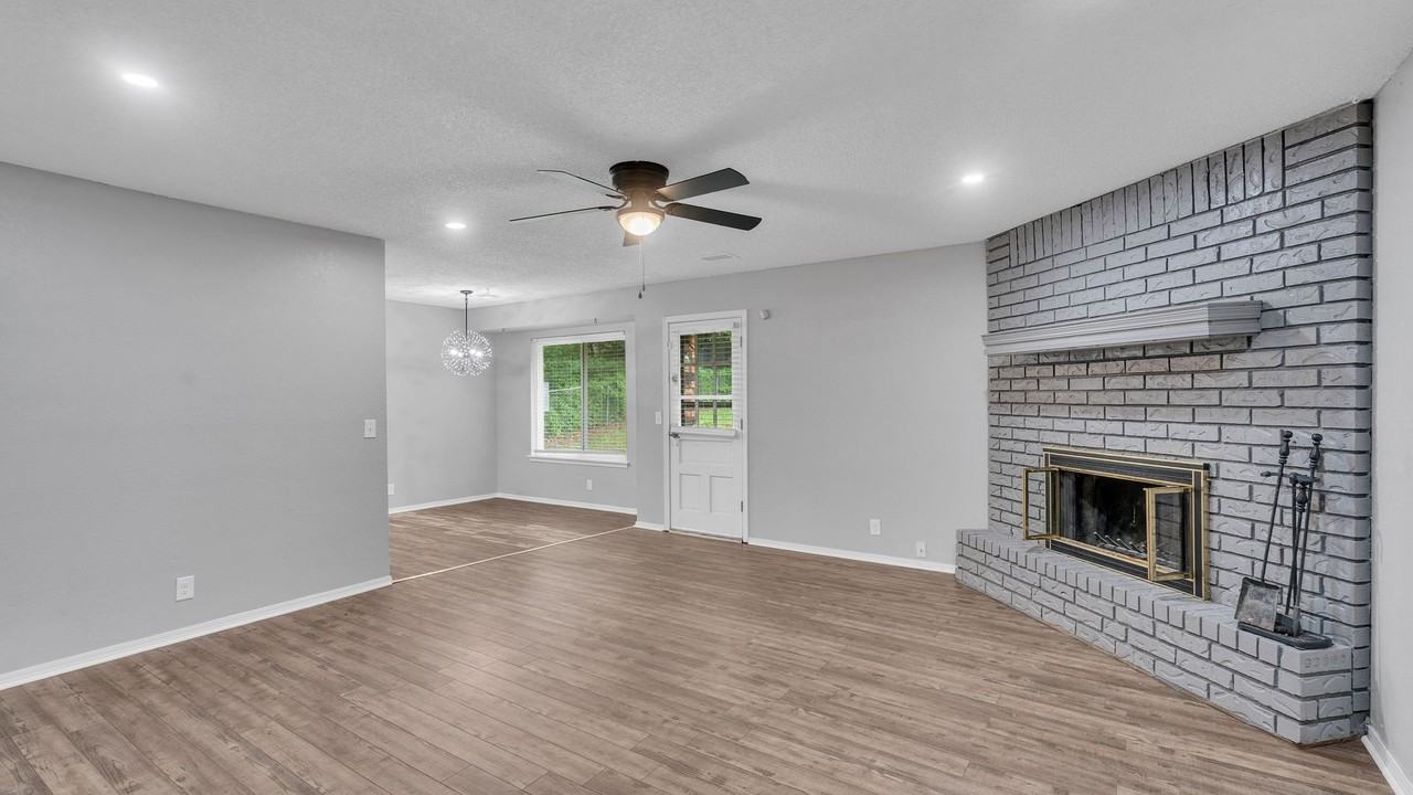2921 W 63rd St - Photo 4 of 18