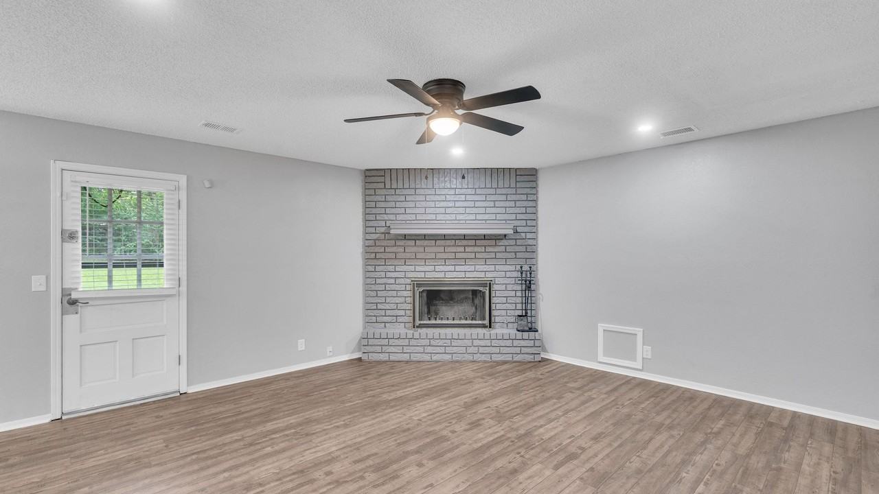2921 W 63rd St - Photo 5 of 18
