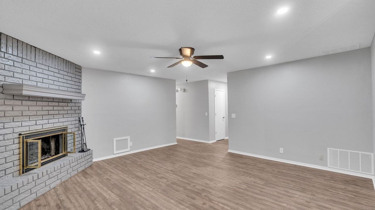 2921 W 63rd St - Photo 6 of 18