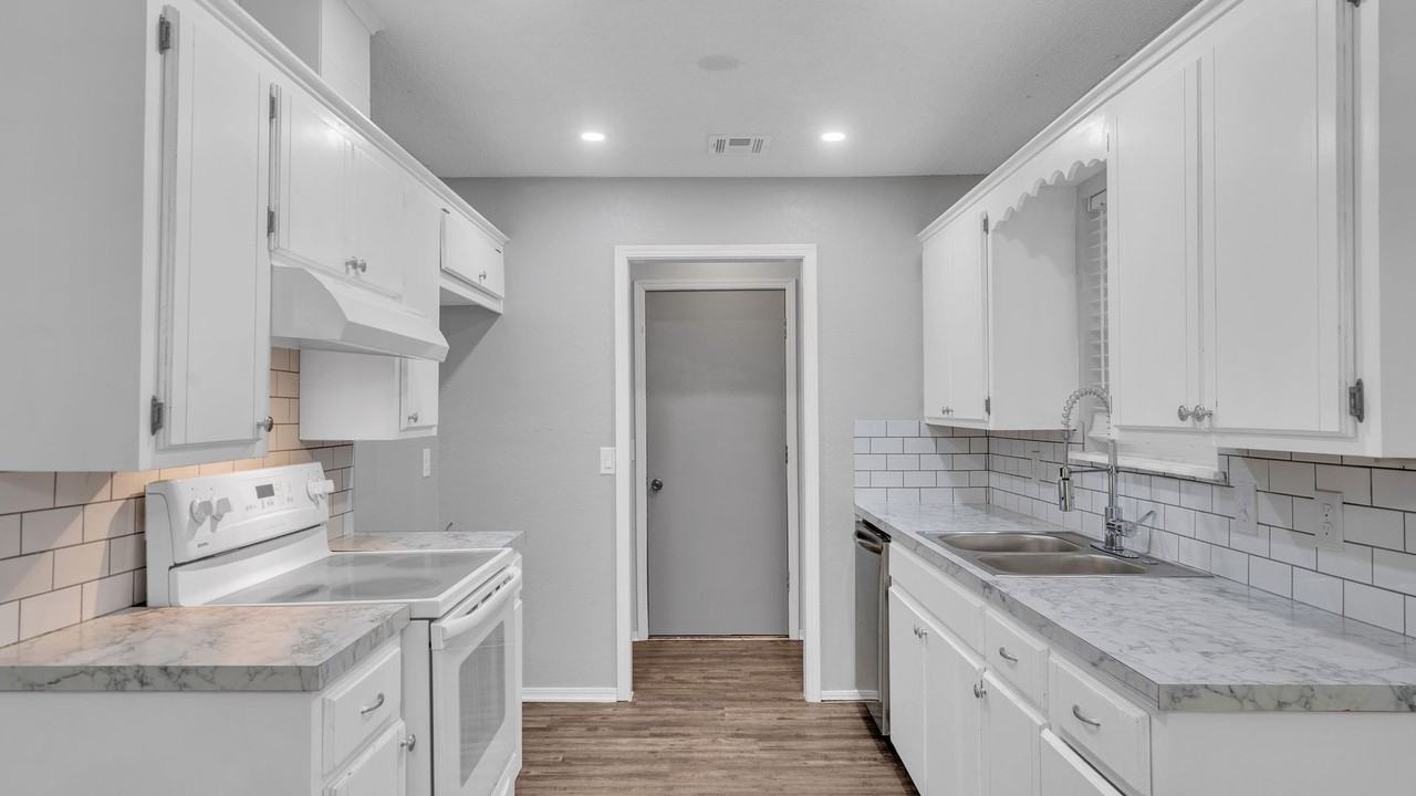 2921 W 63rd St - Photo 7 of 18