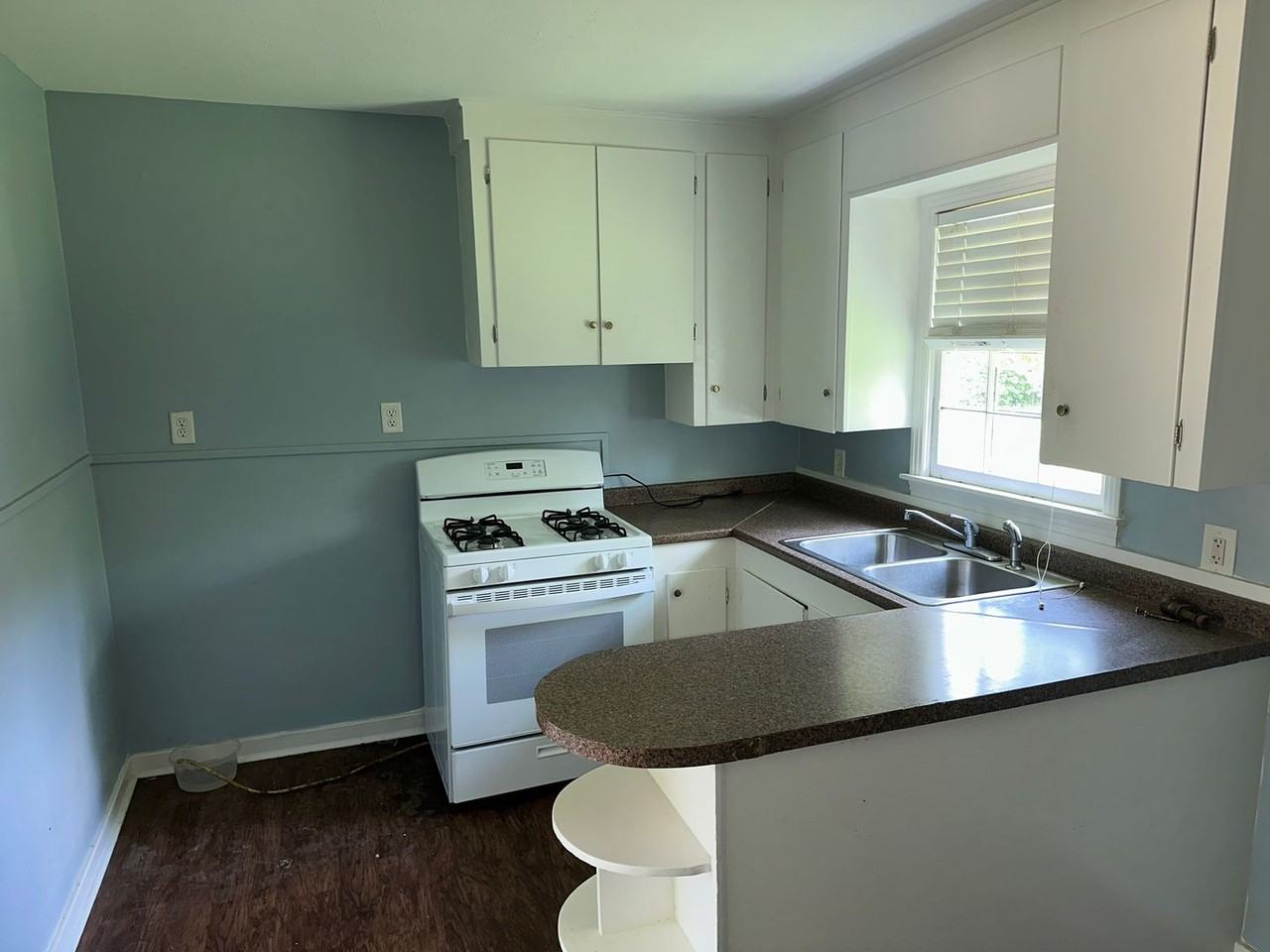 2719 Old Country Club Rd - Photo 2 of 10