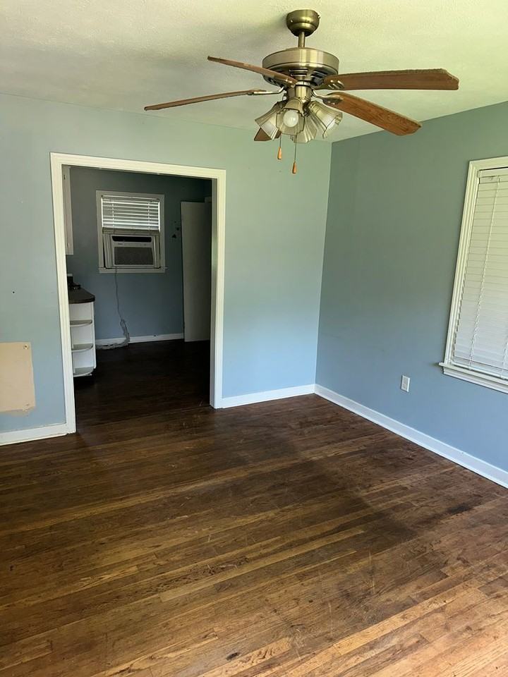 2719 Old Country Club Rd - Photo 3 of 10