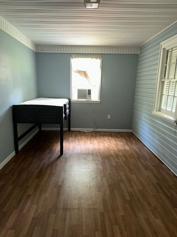 2719 Old Country Club Rd - Photo 5 of 10