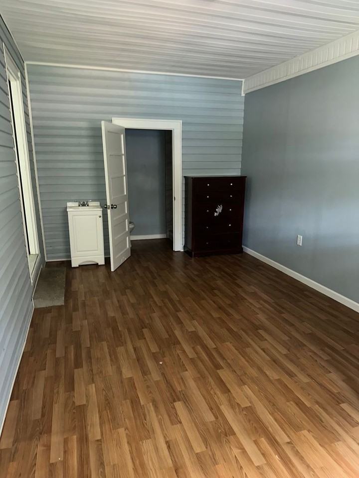 2719 Old Country Club Rd - Photo 6 of 10
