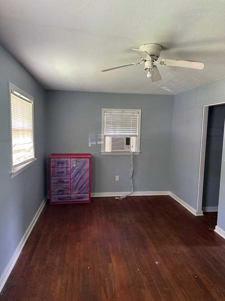 2719 Old Country Club Rd - Photo 7 of 10