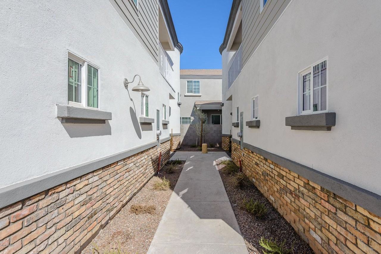 Gifford Groves - Photo 7 of 49