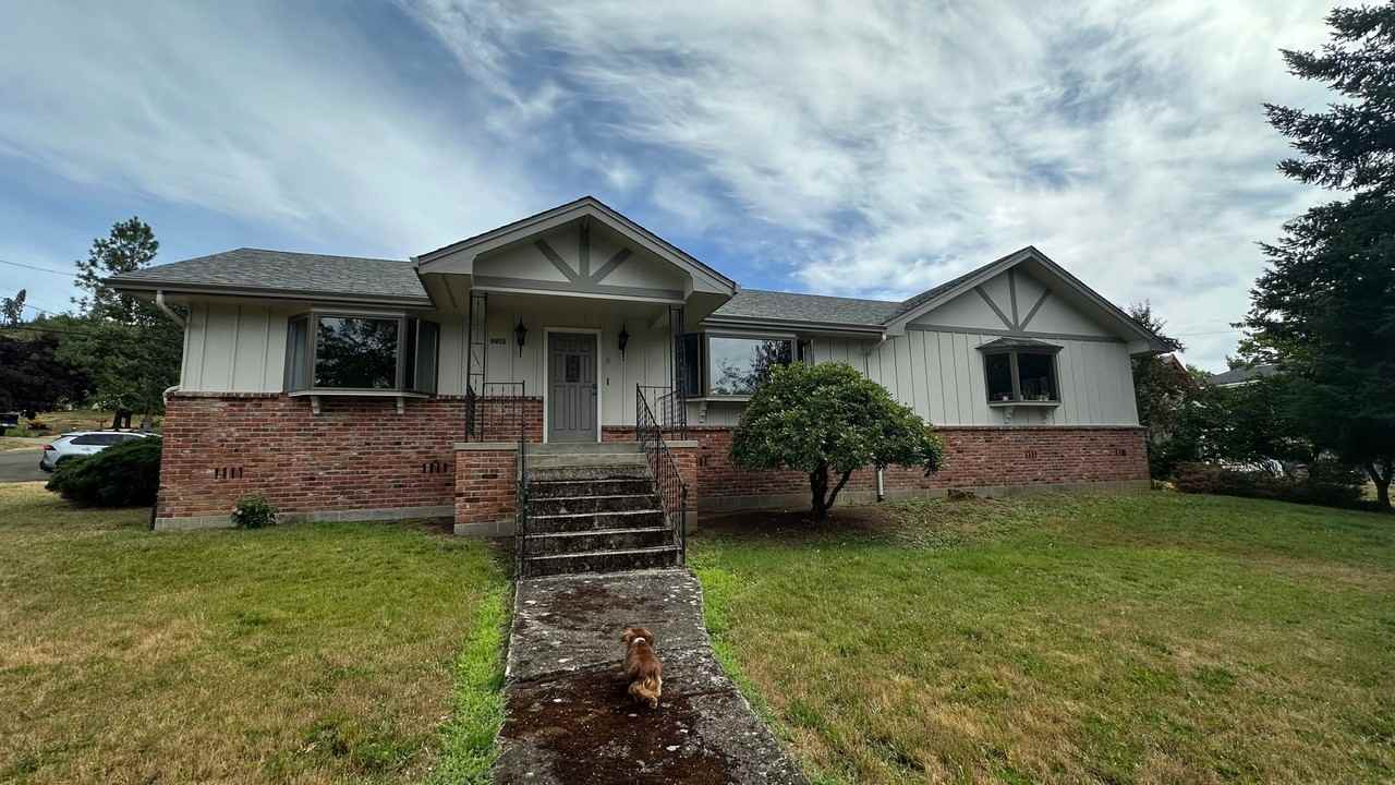 234 Se Chestnut St - Photo 2 of 7