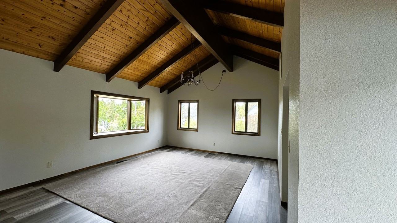 234 Se Chestnut St - Photo 3 of 7