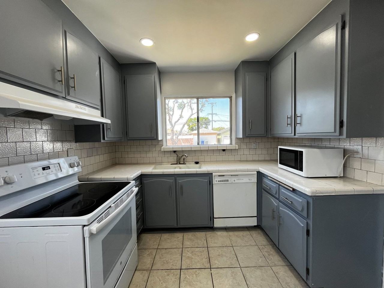 5934 E Conant St - Photo 3 of 16