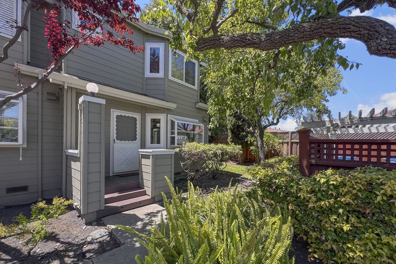 2071 Plymouth St - Photo 2 of 21