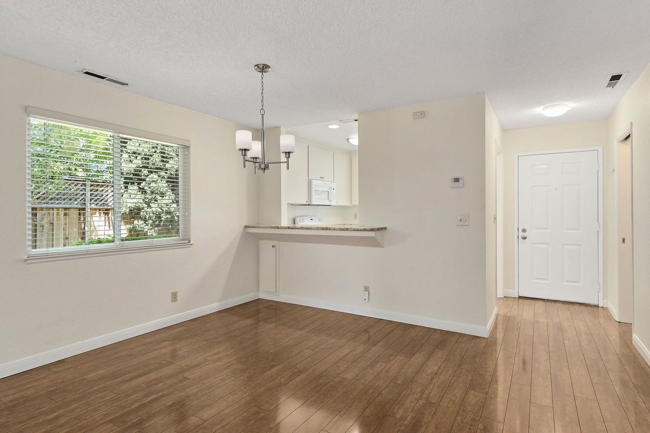 2071 Plymouth St - Photo 3 of 21