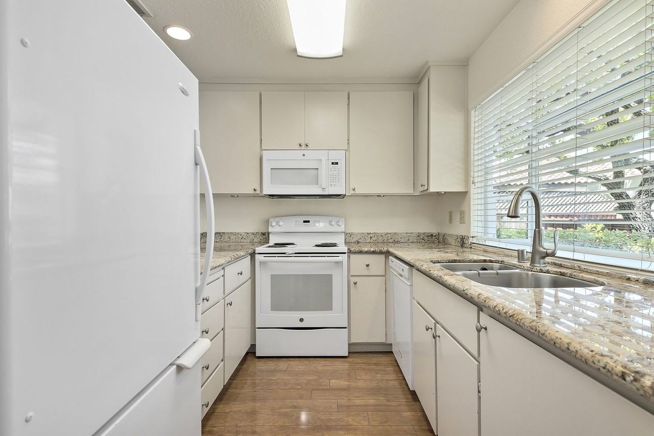 2071 Plymouth St - Photo 7 of 21