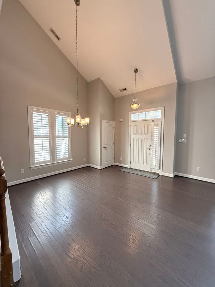 5439 Center St - Photo 5 of 21