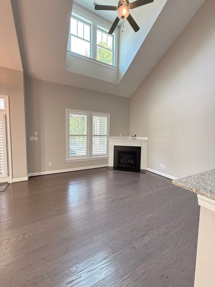 5439 Center St - Photo 6 of 21