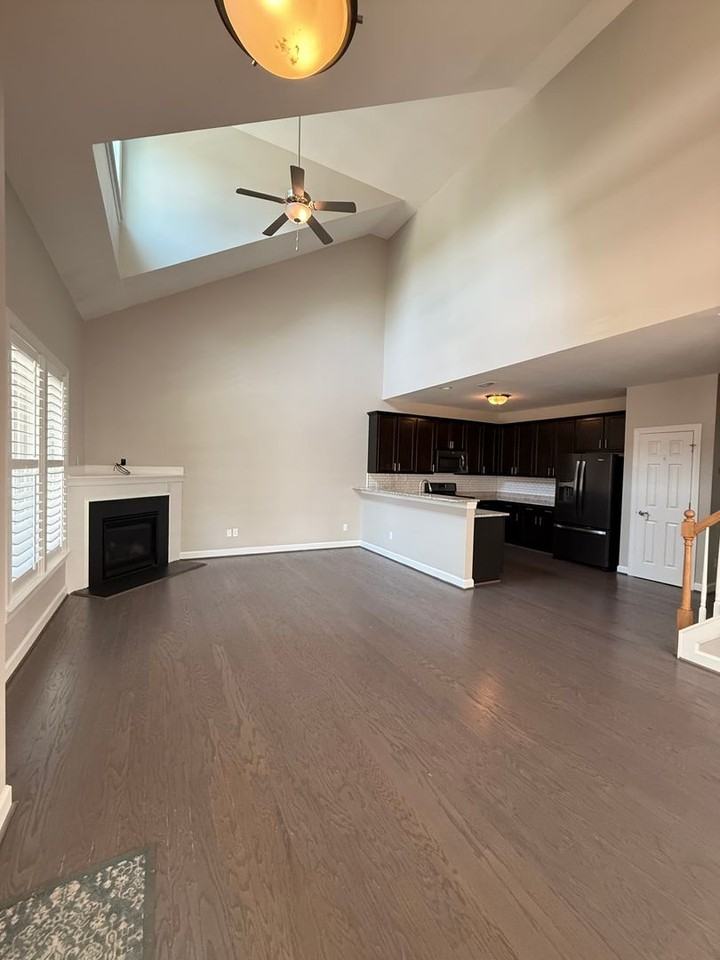 5439 Center St - Photo 3 of 21