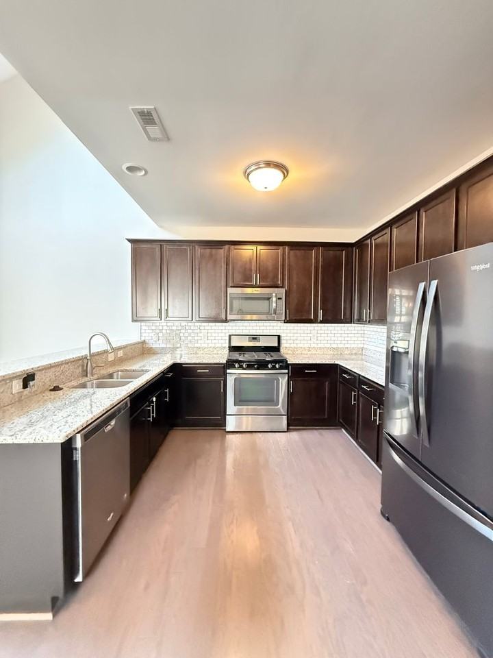 5439 Center St - Photo 7 of 21
